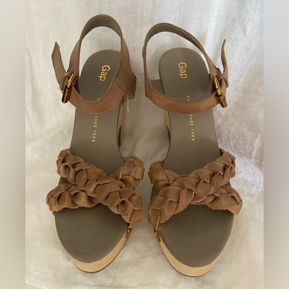 Gap Braided Sandals Leather and Wood size 7